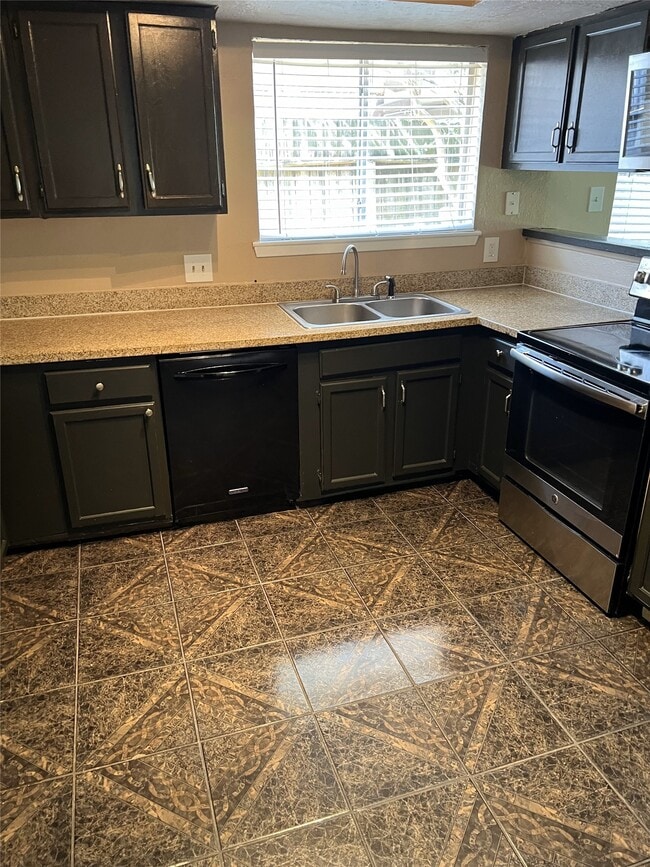 Building Photo - 10115 Overview Dr