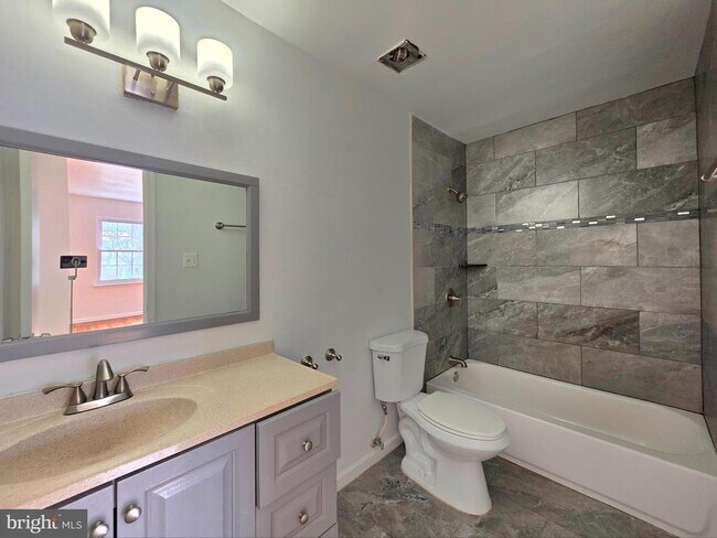 Building Photo - 2520 Doverhill Ct