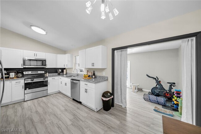 Building Photo - 3721 6th St W