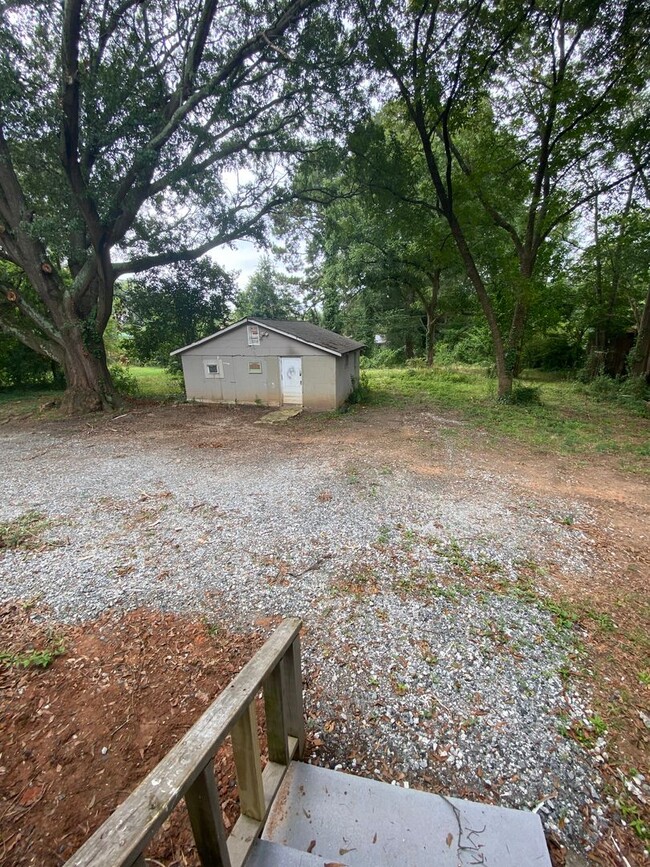 Building Photo - Remodeled 2 bed / 1 bath in Beaumont Villa...