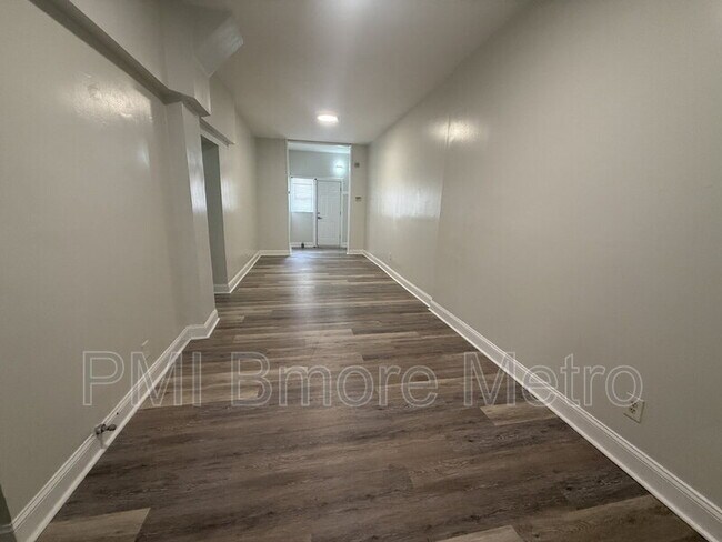 Building Photo - 3201 Ailsa Ave