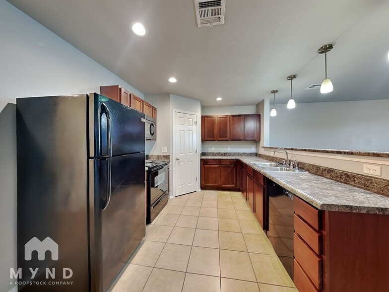 Building Photo - 3515 E Fairmont St