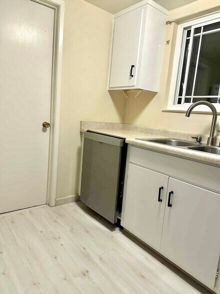 Building Photo - 10473 Lockwood Dr