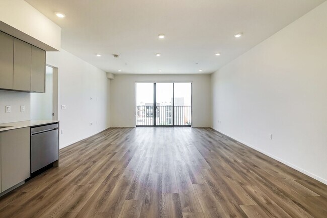 Interior Photo - Gramercy Terrace