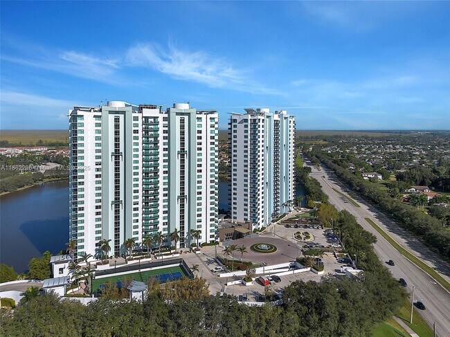 Building Photo - 2641 N Flamingo Rd