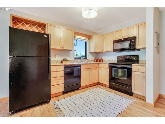 Building Photo - Modern Waterfront Living at The McCormick Pier! Call TODAY to schedule a tour! 503-664-4101