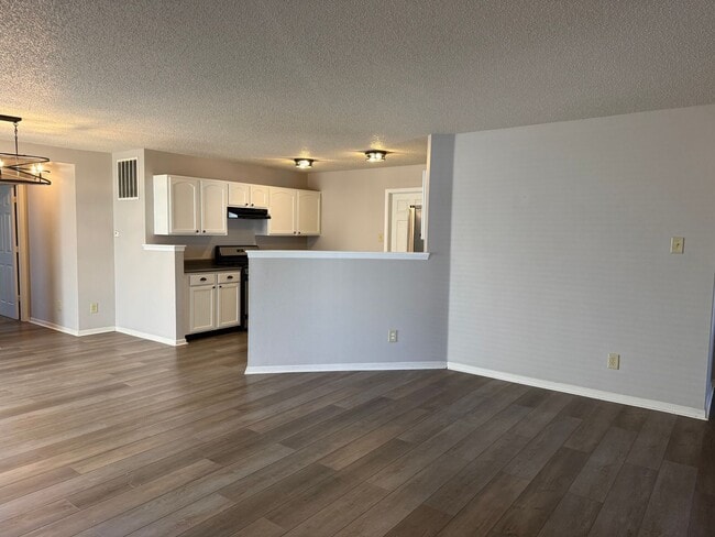 Building Photo - Southside 3/2 home with attached 2 car garage