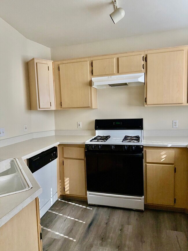 Building Photo - 1881 W Alexander Rd