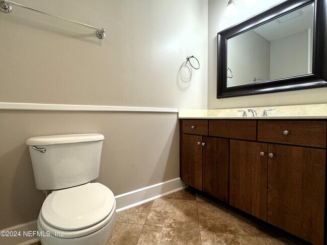 Building Photo - 1661 Riverside Ave