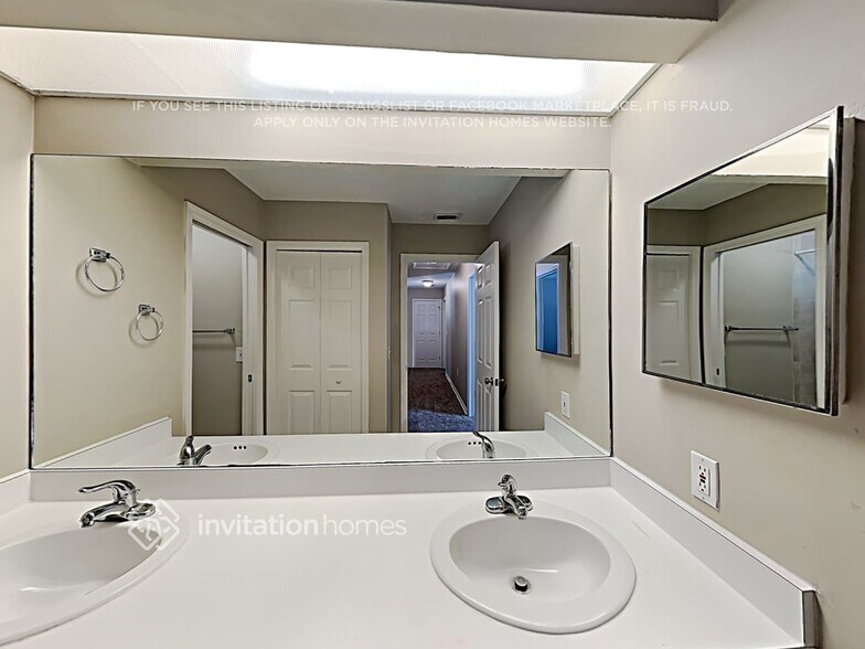 Building Photo - 17604 Esprit Dr