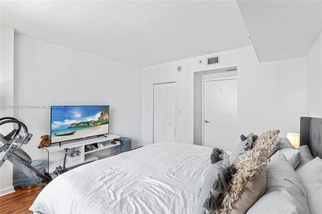 Building Photo - 335 S Biscayne Blvd