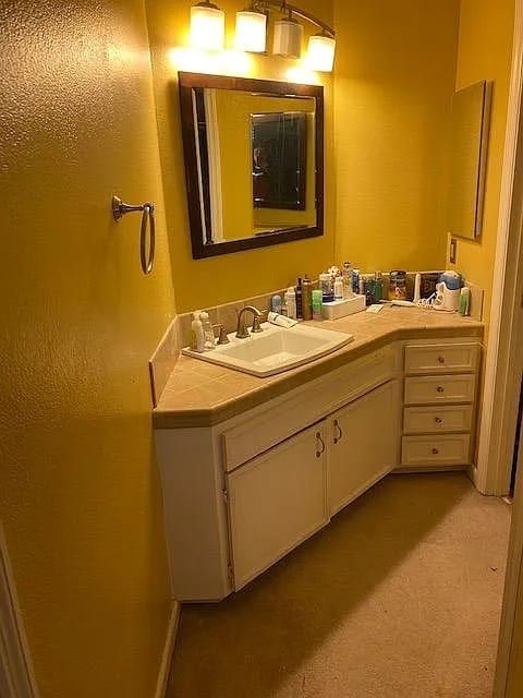 Building Photo - 1022 Cedar Gables Dr