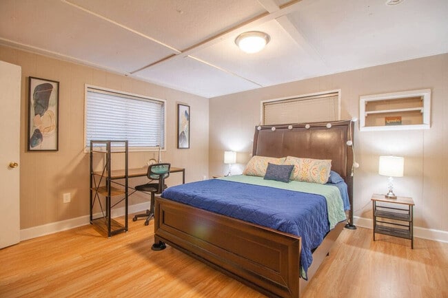 Building Photo - 1327 Berwyn Rd