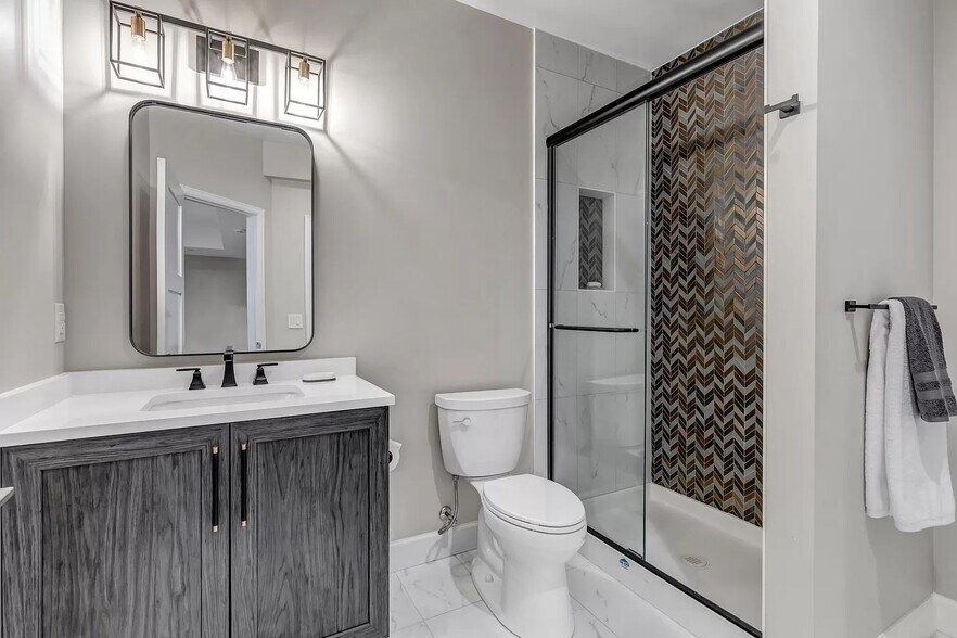 Building Photo - 6291 Ellingwood Point Way