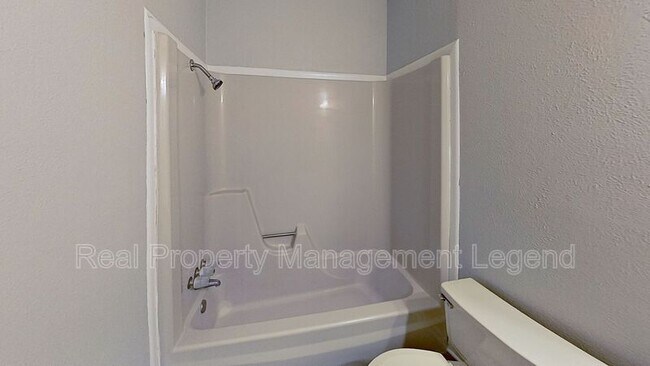 Building Photo - 821 W Woodard St