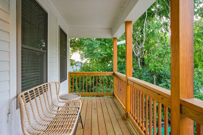 Building Photo - 559 Veritas St