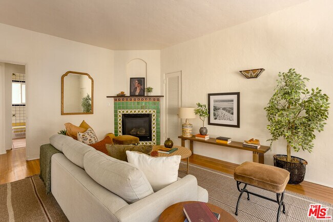 Building Photo - 2166 Beachwood Terrace