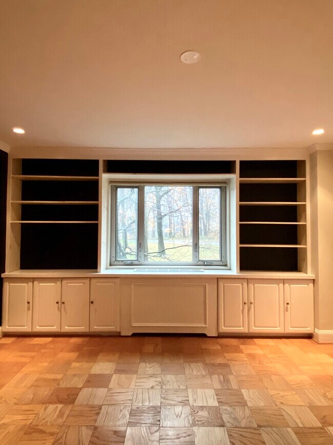 Building Photo - 5301 Westbard Cir