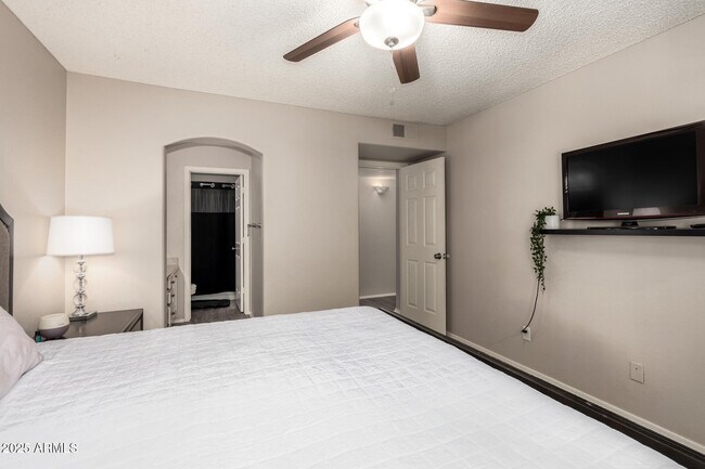 Building Photo - 6885 E Cochise Rd