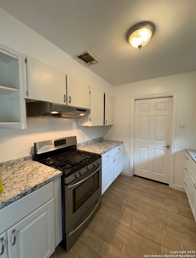 Building Photo - 355 Cresham Dr