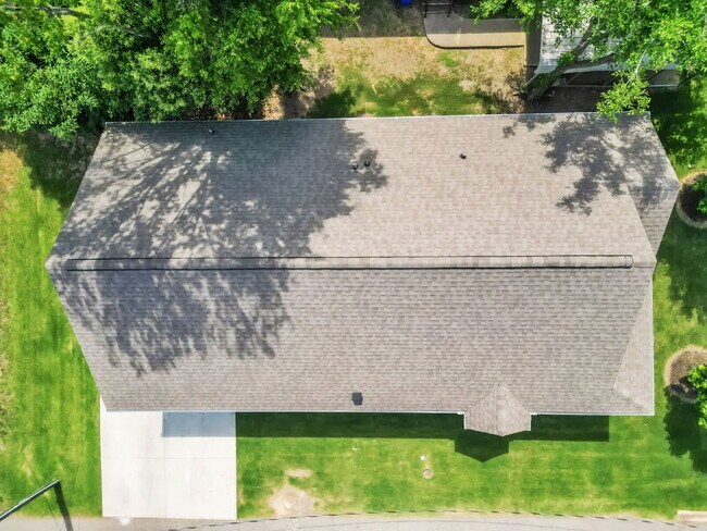 Building Photo - Stunning 3-Bedroom, 2-Bathroom Home Featuring Open-Concept Luxury Living $2150/mo rent