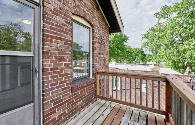 Building Photo - 5021 Ray Ave