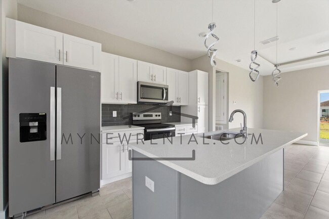 Building Photo - 25307 Alicante Dr