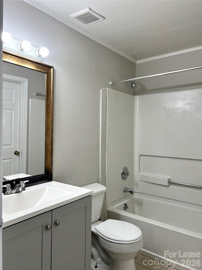 Building Photo - 9616 Vinca Cir