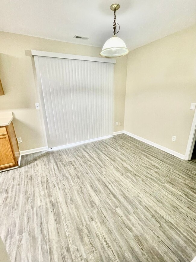 Building Photo - Come see this beautiful 2 Story 4 bedroom 2.5 bath 1 Car garage home