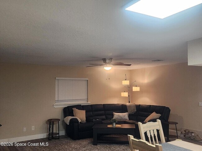 Building Photo - 410 4th St