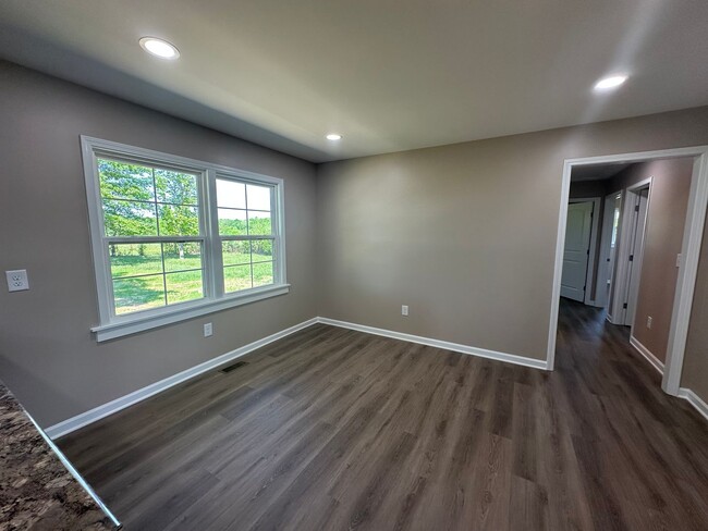 Building Photo - Newly Renovated Home in Shelbyville - 30 m...