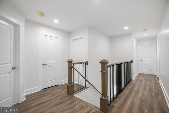 Building Photo - 10302 Laurel Ridge Way