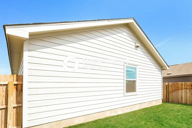 Building Photo - 3 Bedroom Pet-Friendly Home in San Antonio, TX with Main Street Renewal