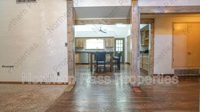 Building Photo - 612 Willow Glen Dr