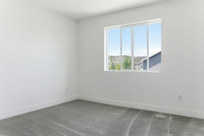 Building Photo - 5152 E Sequoia Way