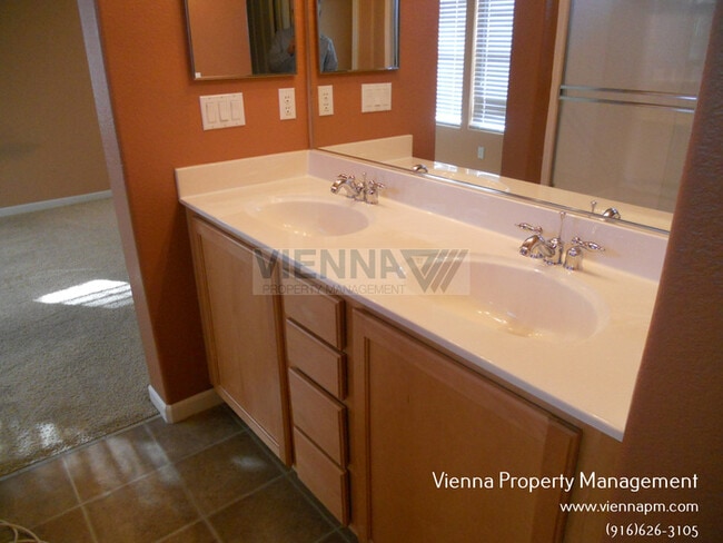 Building Photo - Cute Home for Rent in Roseville!