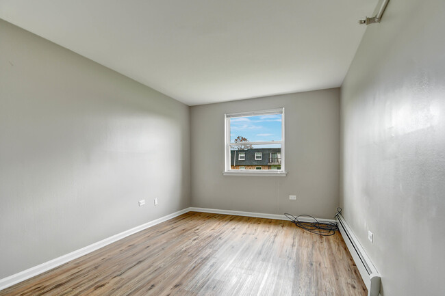 Building Photo - 8476 W 103rd Terrace