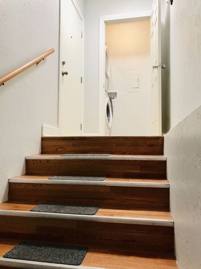 Building Photo - MOVE-IN SPECIAL: Beautiful  2BD 1BA, Stand-Alone Apartment in Historic Crown Heights!!!