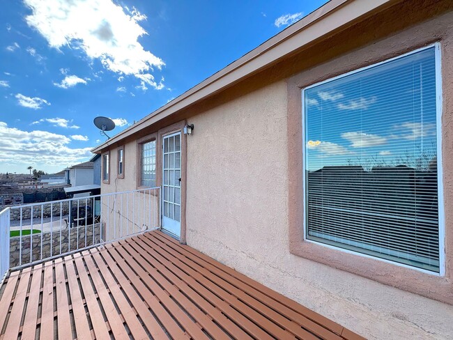 Building Photo - Northeast El Paso 5 Bed Refrig A/C!