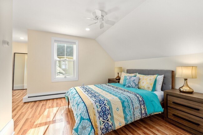 Building Photo - 16 Devens St