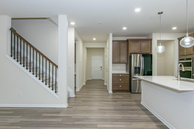 Building Photo - 717 Risdon Trail S