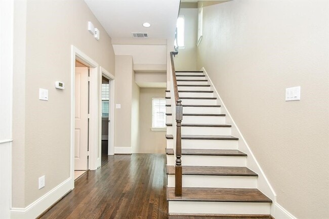 Building Photo - 716 Nicholson St