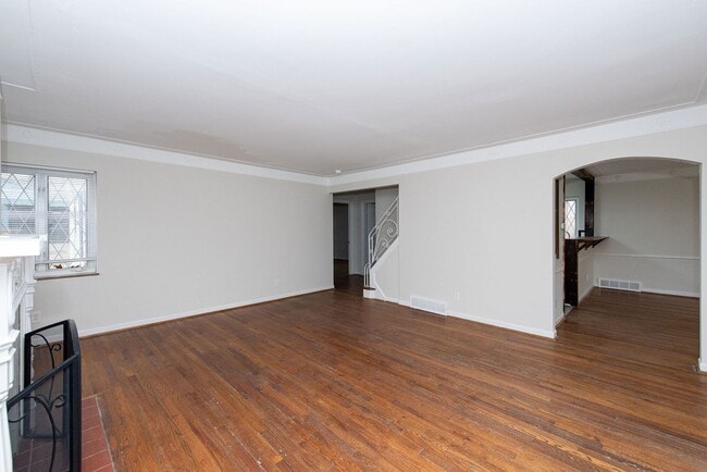 Building Photo - WESTWOOD - Freshly updated 4 bed 2.5 bath home