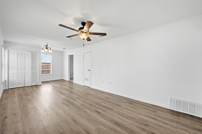 Building Photo - 418 Russell St