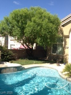 Building Photo - 421 Emerald Heights St