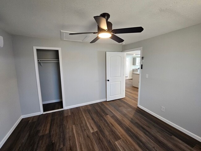 Building Photo - 2 Bedroom 2 bath home in Strawberry Plains/Knoxville with large garage, available Now!