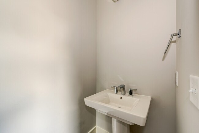 Building Photo - 3561 Blair Cir NE