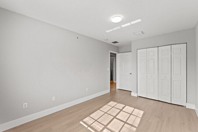 Building Photo - 1411 Lucaya Dr