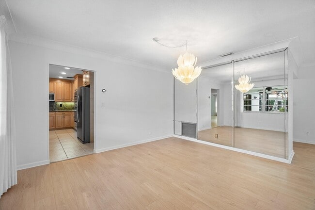 Building Photo - 1350 SW 13th Pl