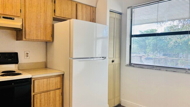 Building Photo - 1230 S Military Trail